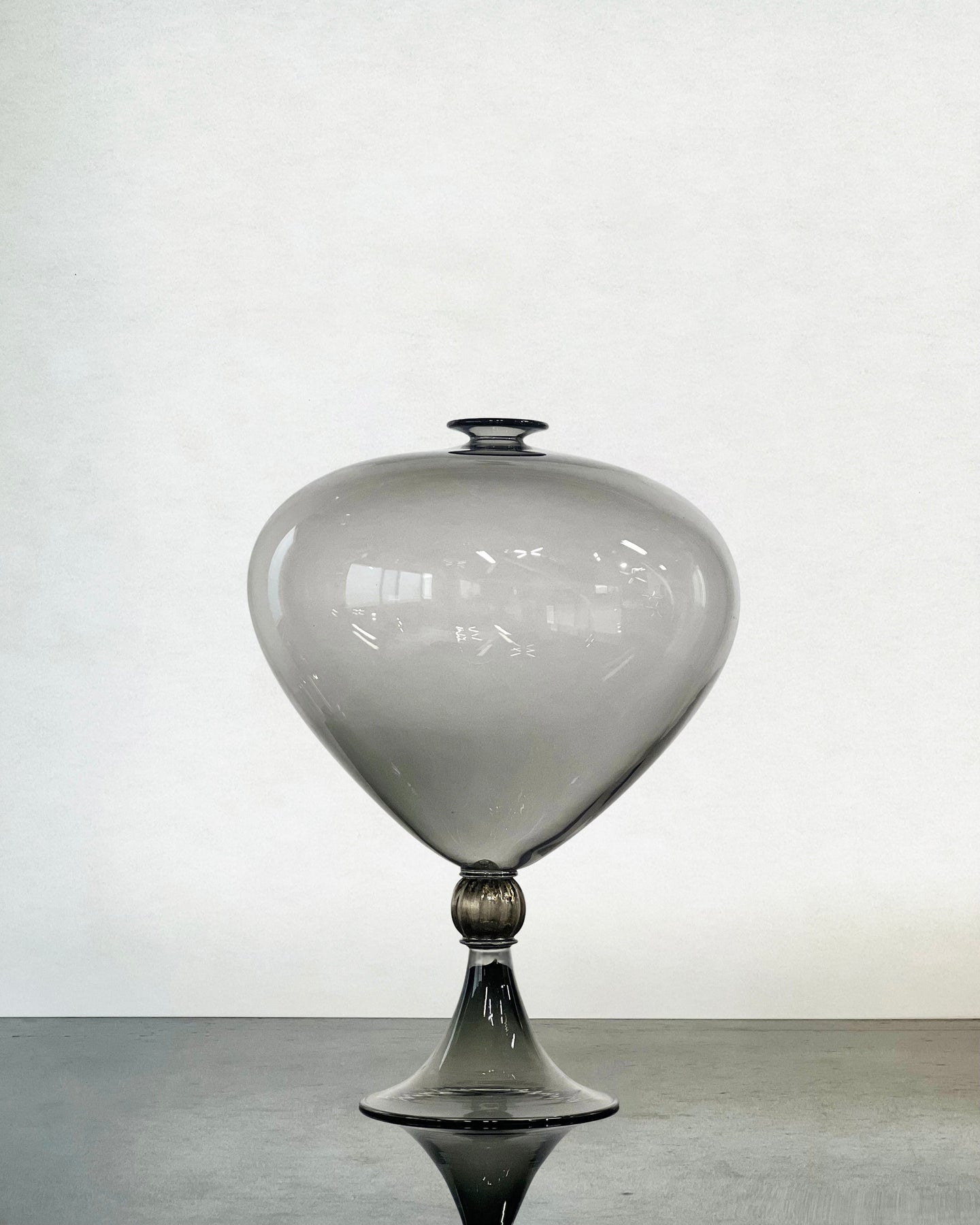 Hyunsung Cho Gray Oval Vase 2023 (HCVV22)