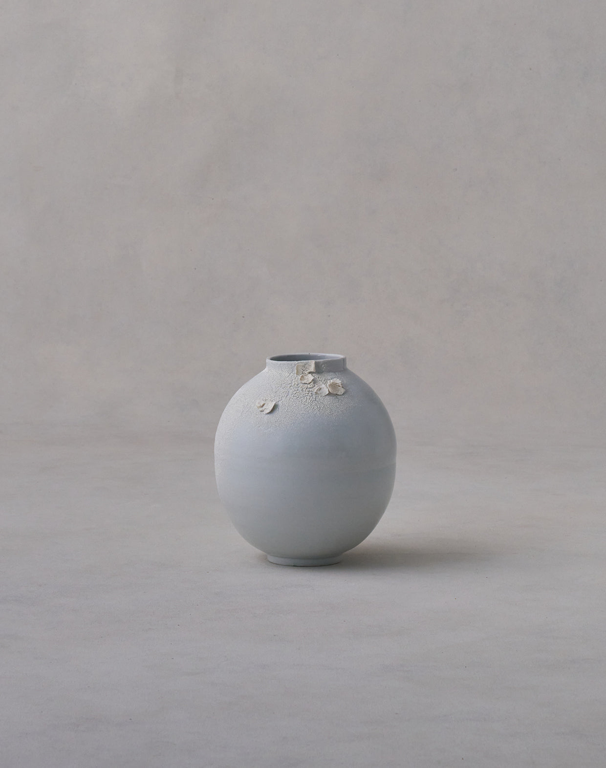 Akiko Hirai 'Mon-Shiro-Cho Butterfly Moon Jar No.01, 2025' (AH2566)