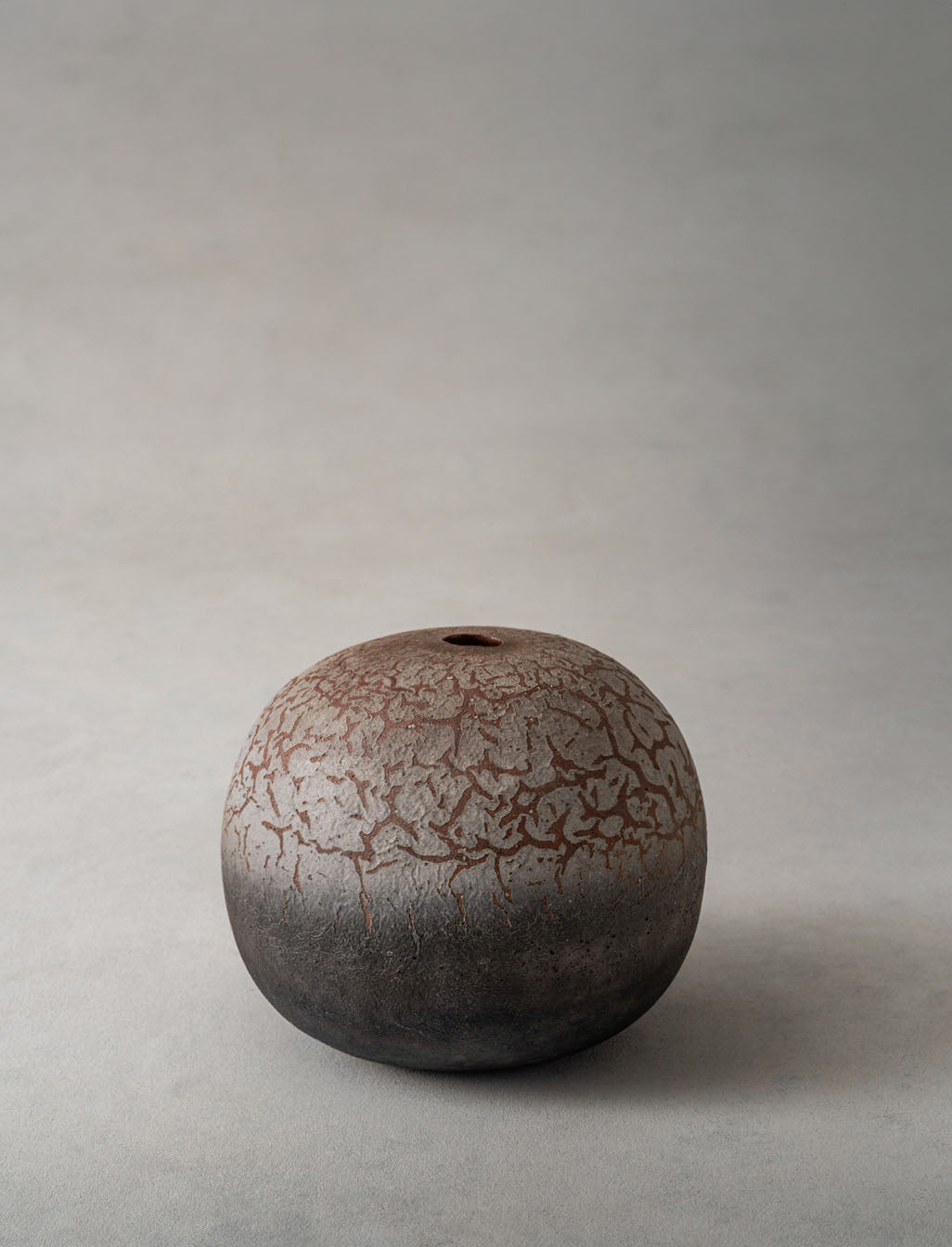 Yoshimitsu Ishihara, 'Hoshi (Star)' Carbonized Round Vessel, 2022 (YI2408)