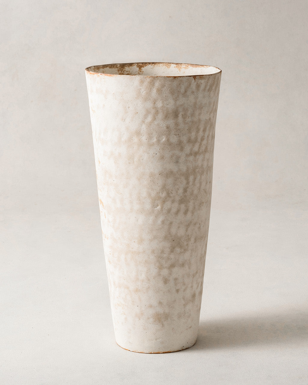 Yoshimitsu Ishihara, 'White' Rust Tall Vessel, 2021 (YI2402)