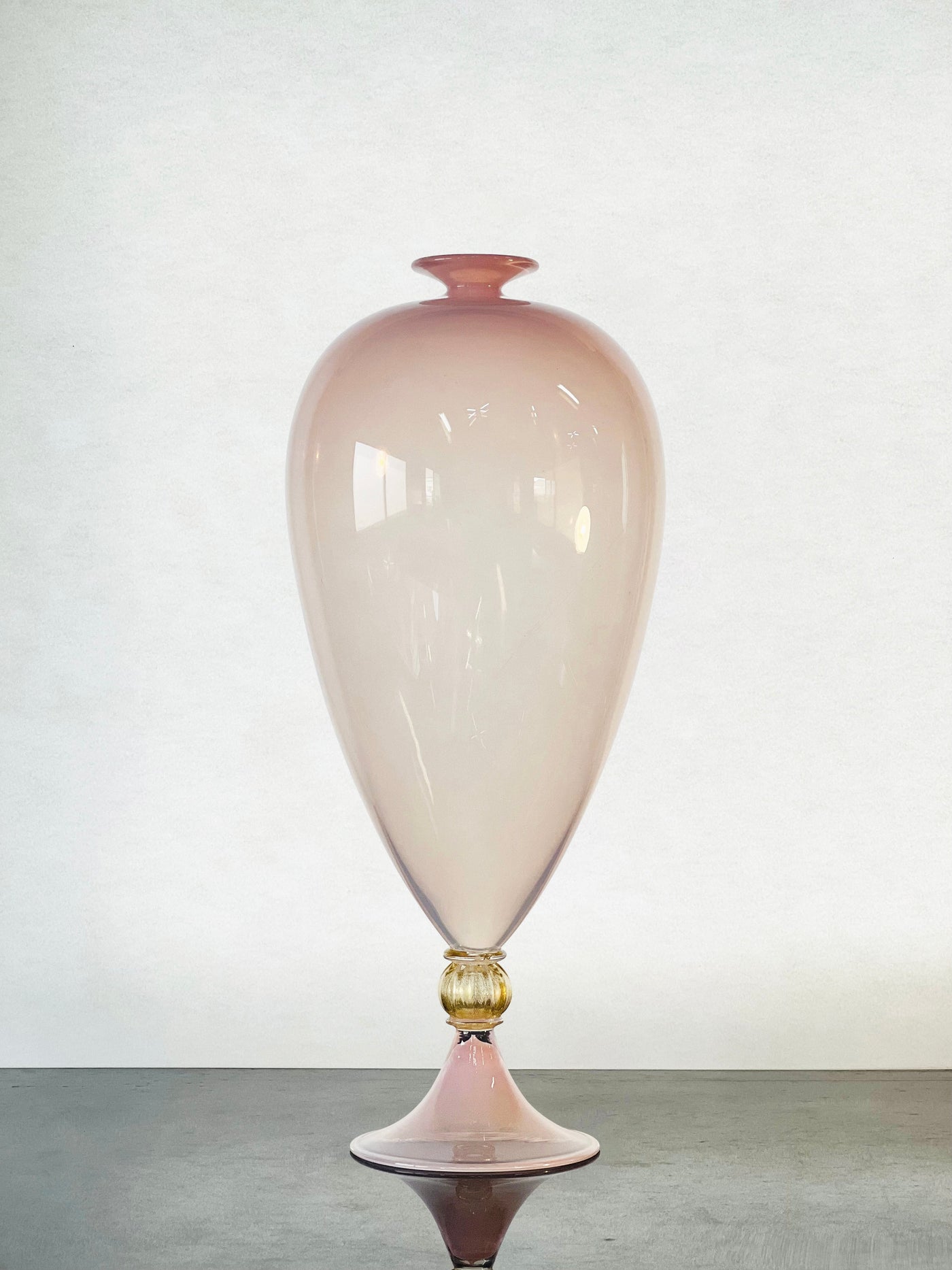 Hyunsung Cho Pink Medium Vase No.1, 2023 (HCVV16)