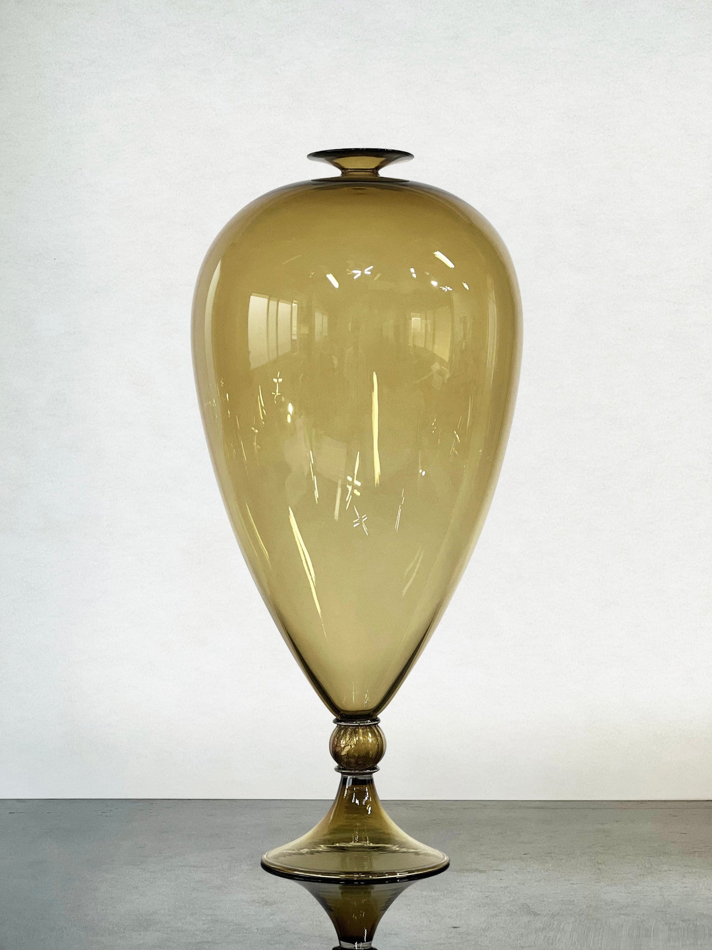 Hyunsung Cho Olive Green Medium Vase No.2, 2023 (HCVV18)