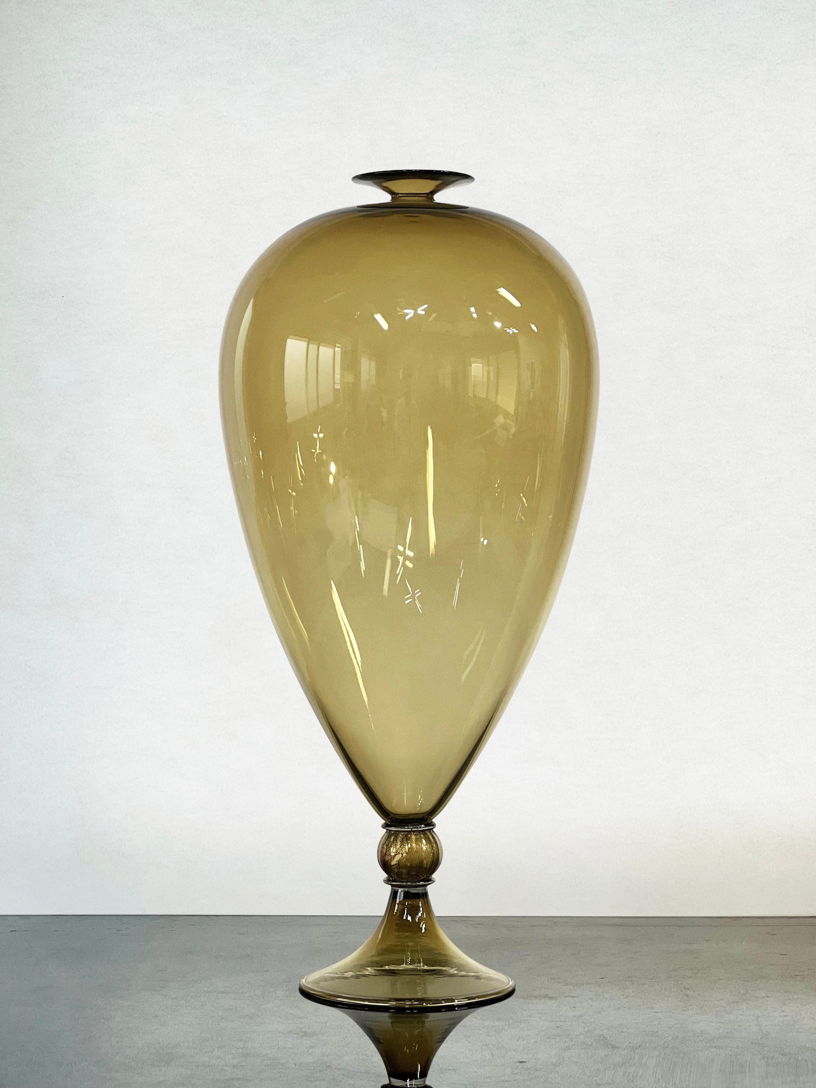 Hyunsung Cho Olive Green Medium Vase No.2, 2023 (HCVV18)