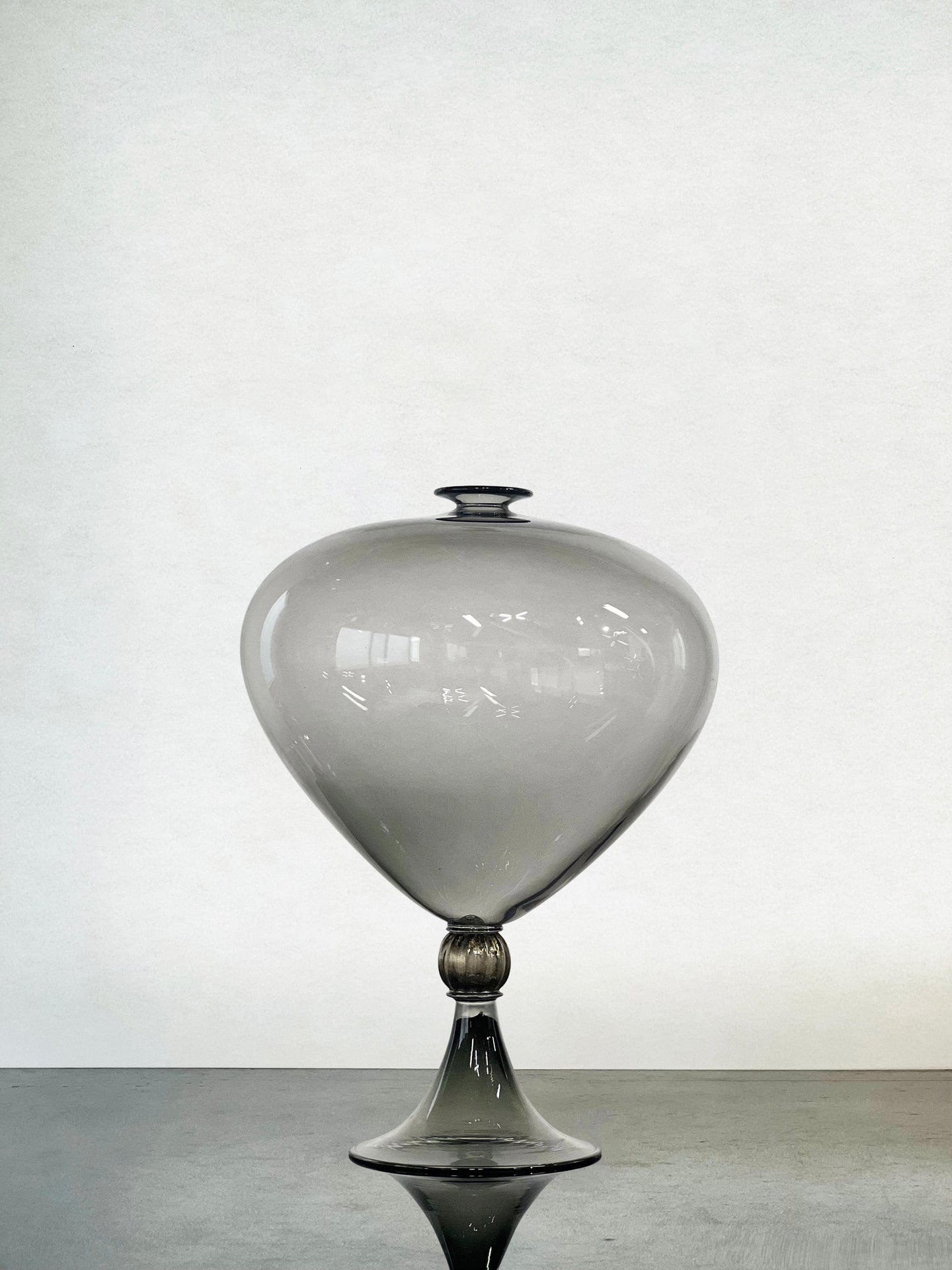 Hyunsung Cho Gray Oval Vase 2023 (HCVV22)