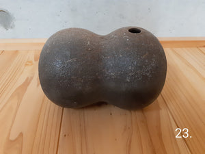 Yoshimitsu Ishihara, Carbonized Vase 'Two Humps', 2022 (YI2423)