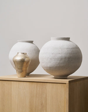 Heami Lee Tall Moon Jar 02