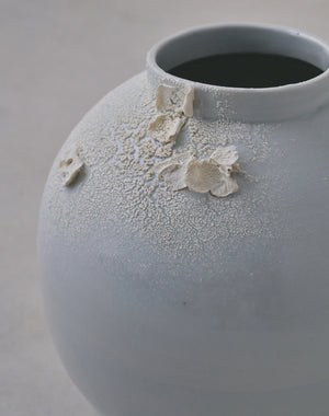 Akiko Hirai 'Mon-Shiro-Cho Butterfly Moon Jar No.01, 2025' (AH2566)