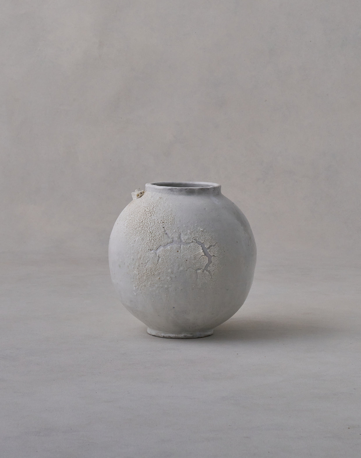Akiko Hirai 'Mon-Shiro-Cho Butterfly Moon Jar No.02, 2025' (AH2567)