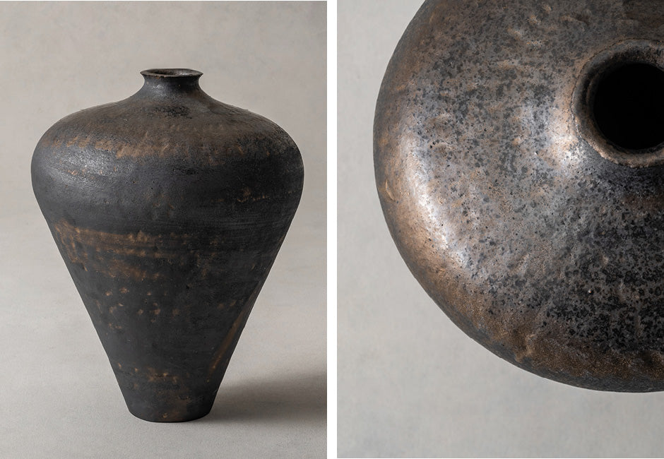 ISHIHARA'S CARBONIZED WORKS ARE CHARACTERIZED BY THEIR PALETTE OF BLACKENED EARTH TONES. ACHIEVED THROUGH AN ANCIENT PROCESS OF BURYING THE PIECES IN BURNT RICE HULL PRIOR TO FIRING.