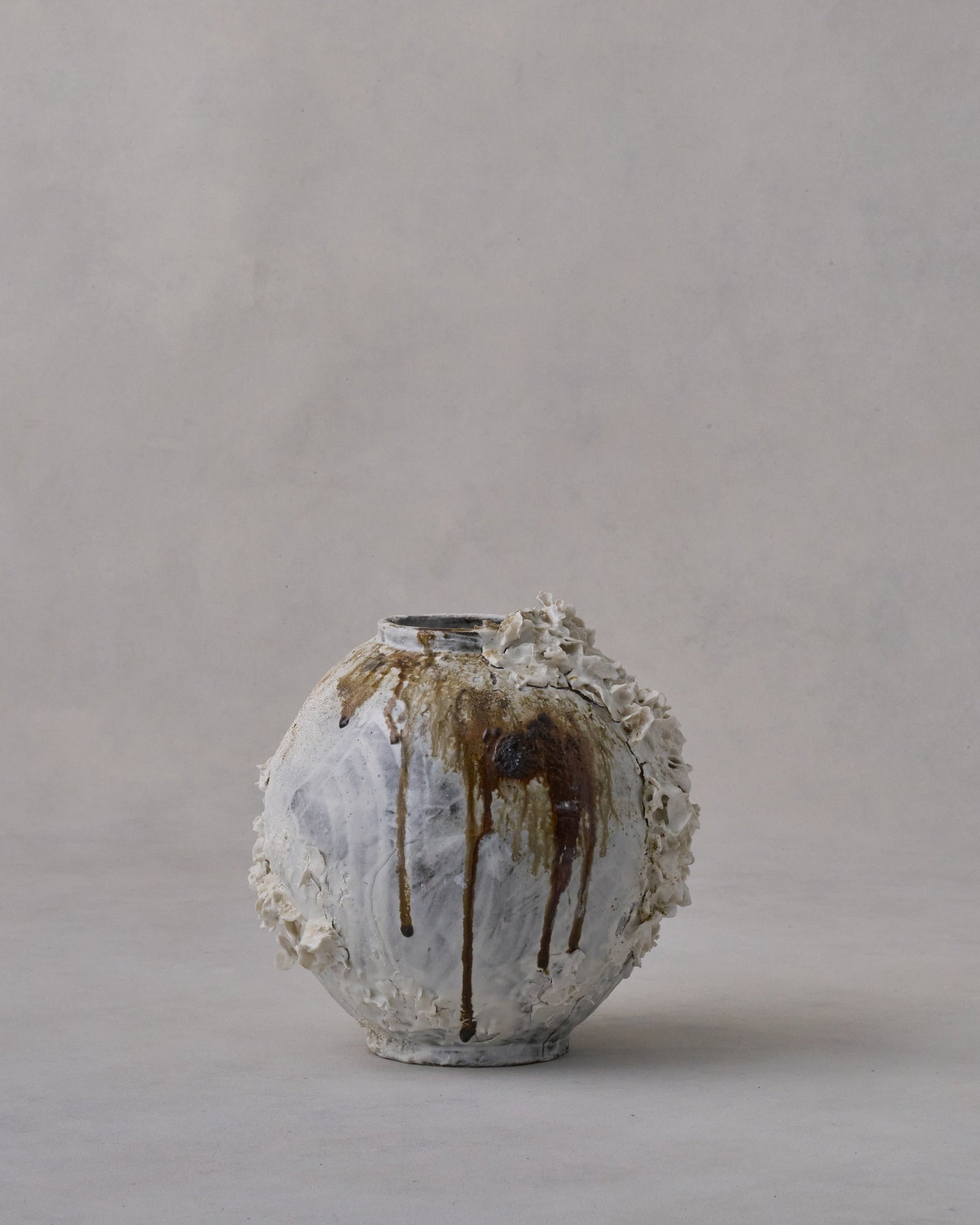 Akiko Hirai 'Mon-Shiro-Cho Butterfly Moon Jar No.04, 2025' (AH2570)