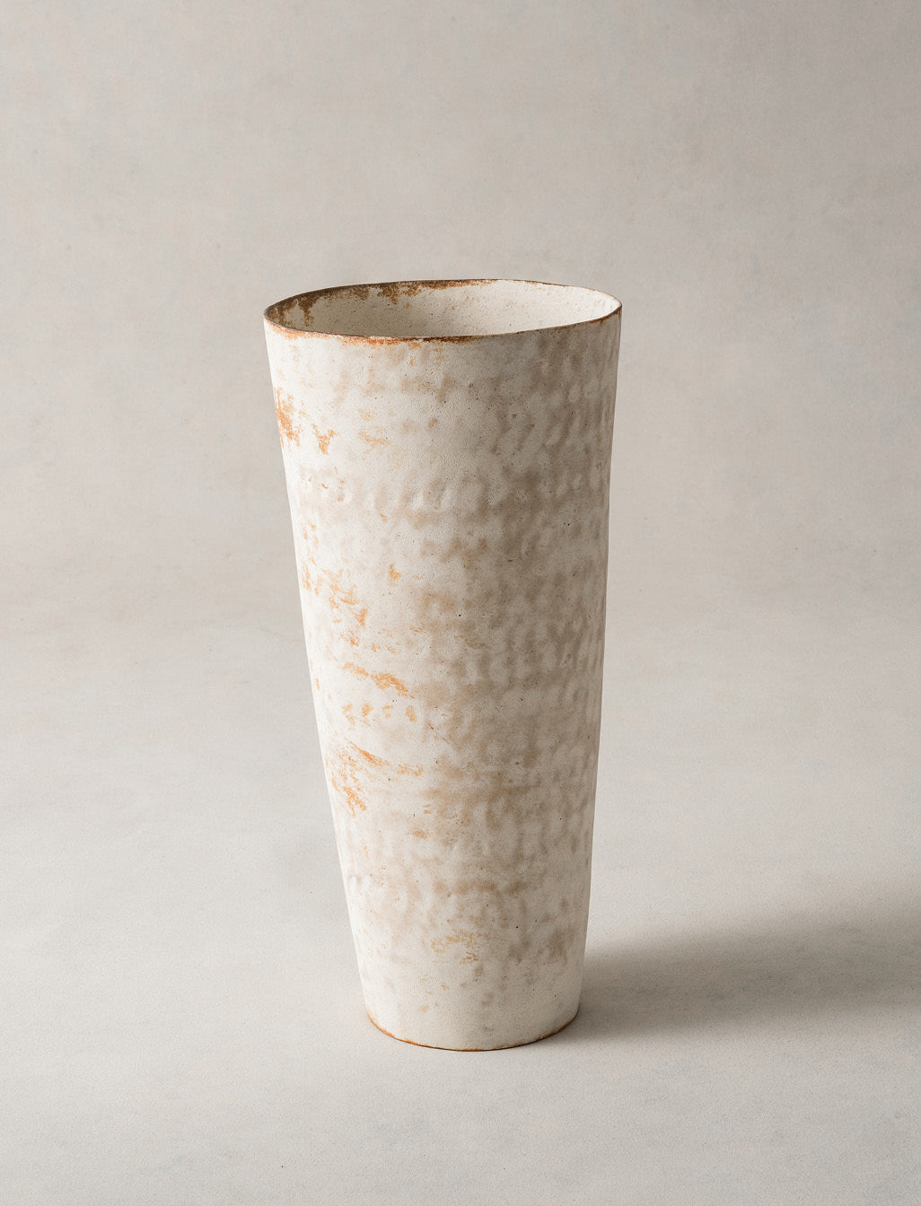 Yoshimitsu Ishihara, 'White' Rust Tall Vessel, 2021 (YI2402)