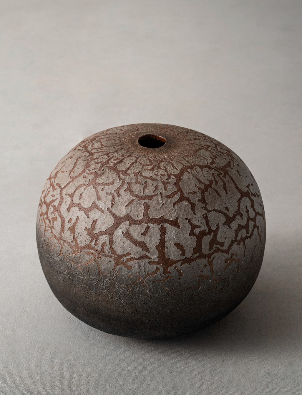 Yoshimitsu Ishihara, 'Hoshi (Star)' Carbonized Round Vessel, 2022 (YI2408)