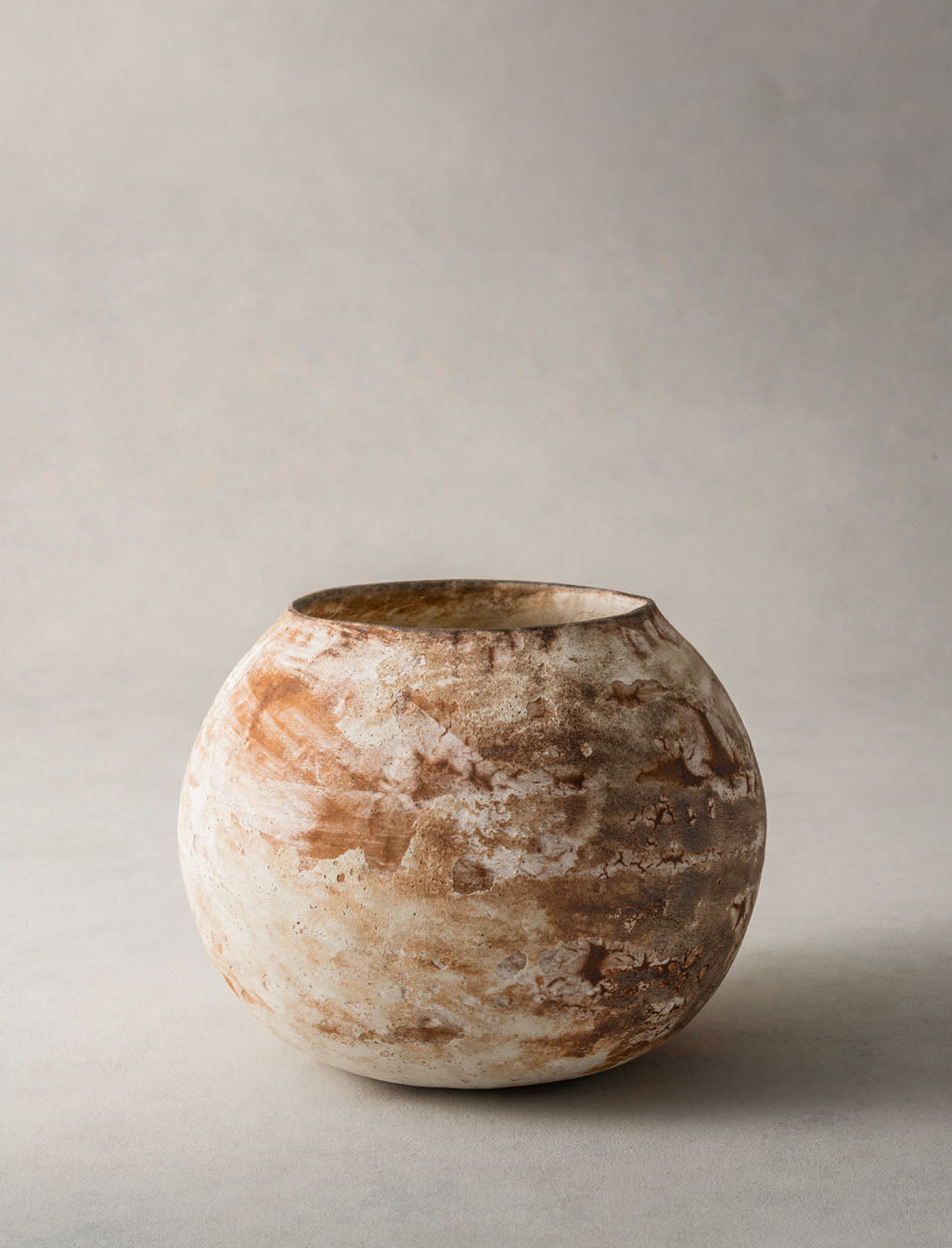 Yoshimitsu Ishihara, 'Hi-iro' Rust Round Jar, 2022 (YI2421)