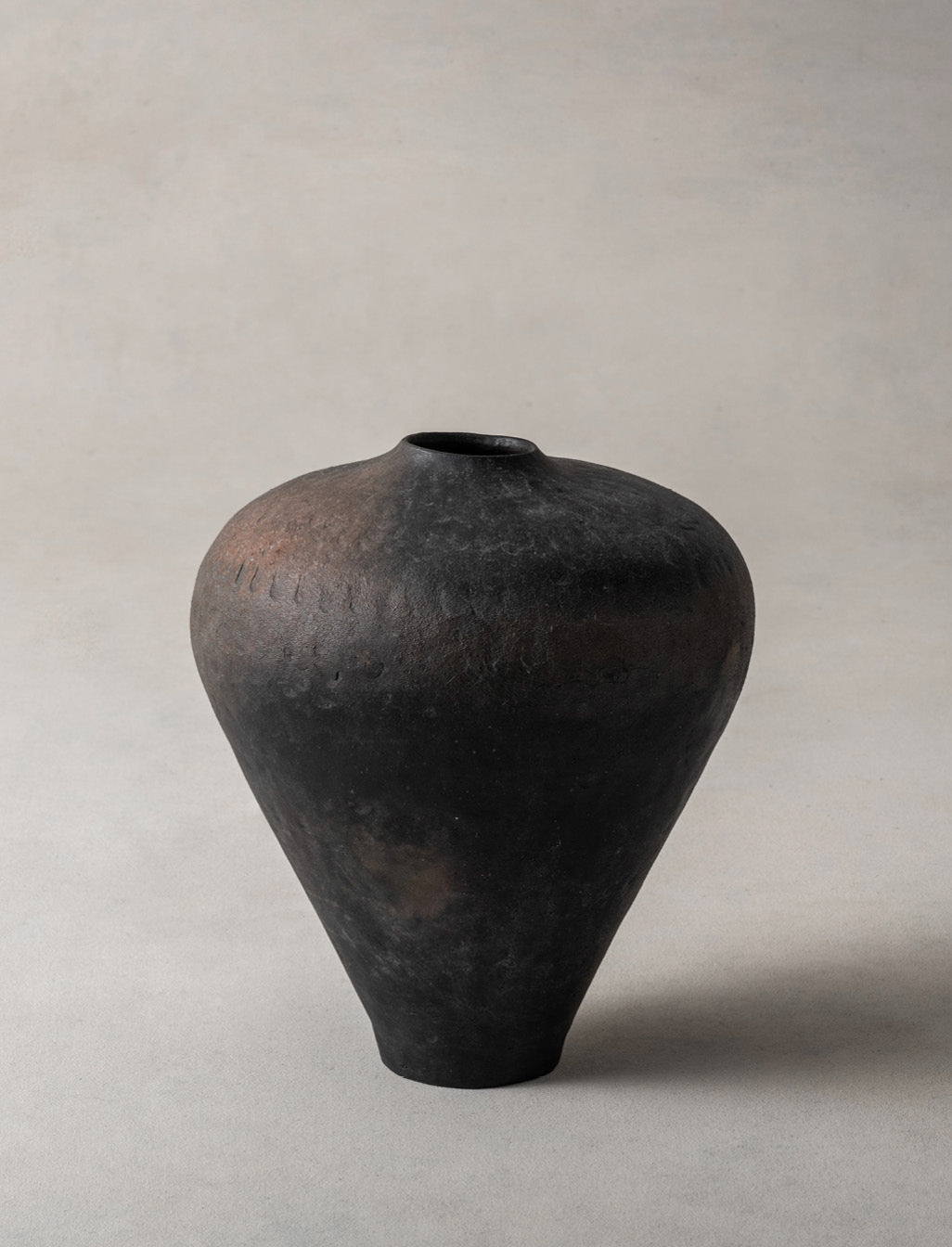 Yoshimitsu Ishihara, Carbonized Jar, 2022 (YI2432)