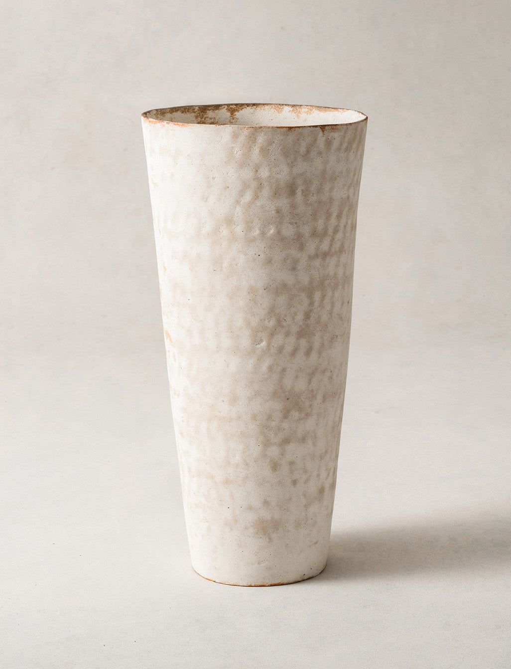 Yoshimitsu Ishihara, 'White' Rust Tall Vessel, 2021 (YI2402)